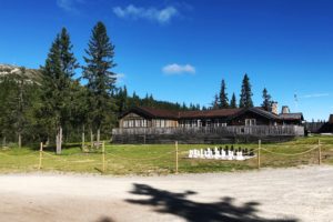 Knettsetra setertun sommer blåhimmel